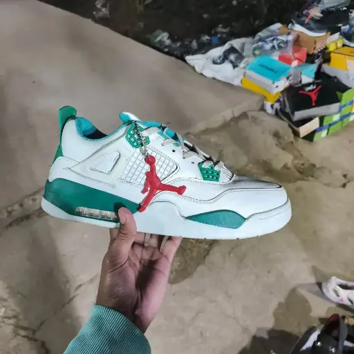 Air Jordan 4 Retro 'SB Pine Green